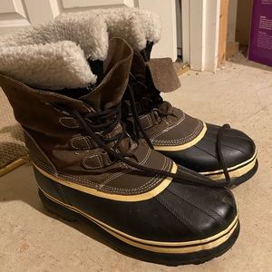 Men snow-boots size 9